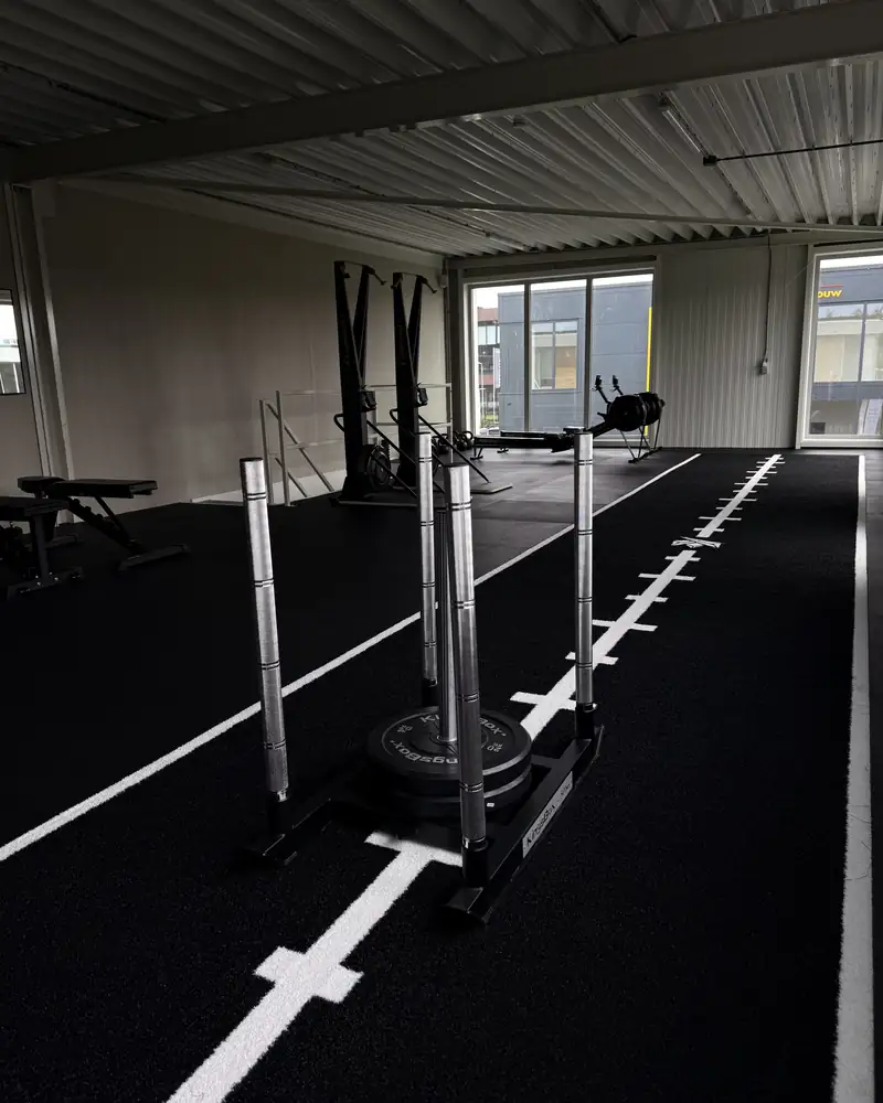 De 200 m² trainingsvloer van HybridFlow Gym in Leusden